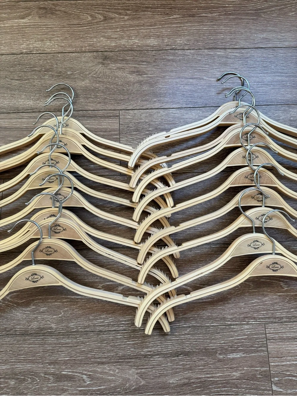 20 pc wood clothing hangers